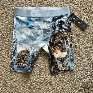 NWT: Ordered them thinking it was men’s medium, it was a child’s. NEVER WORN